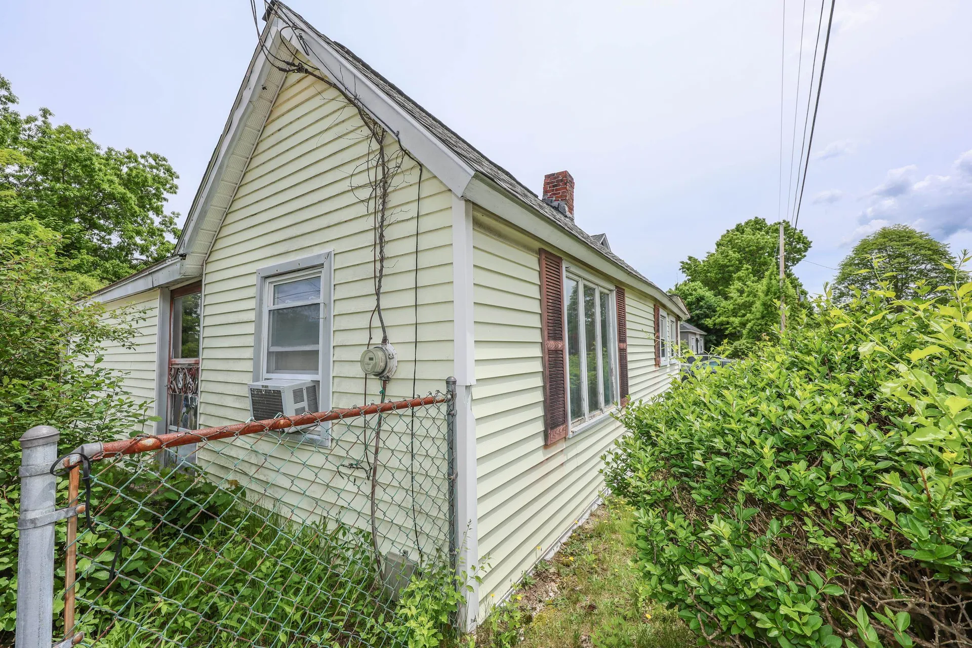 186 Peabody Avenue Manchester NH 03109