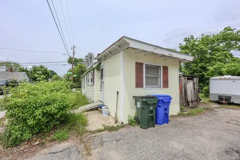 186 Peabody Avenue Manchester NH 03109