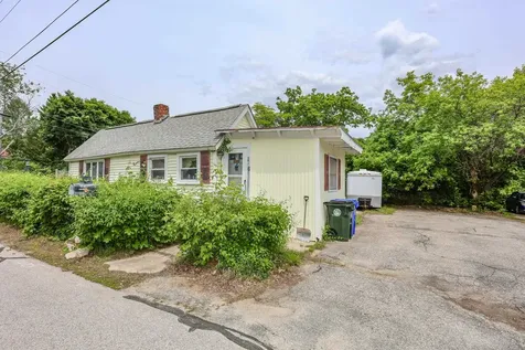 186 Peabody Avenue Manchester NH 03109