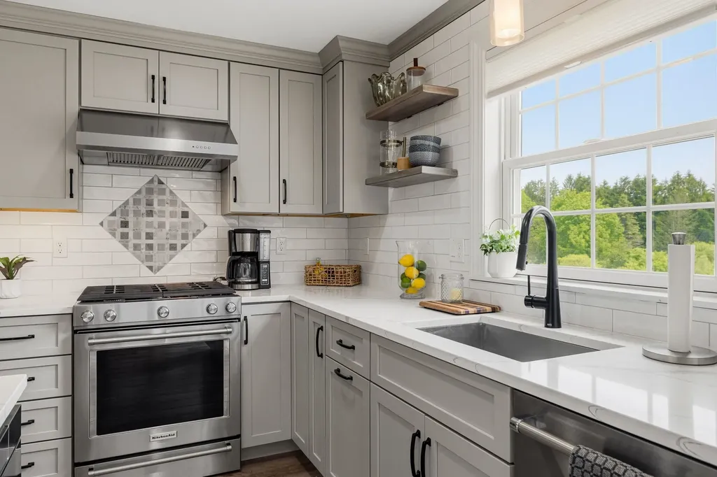 3 Henderson Way Greenland NH 03840