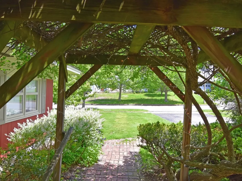 33 Summit Ridge Burlington VT 05401