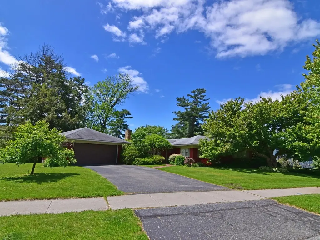 33 Summit Ridge Burlington VT 05401