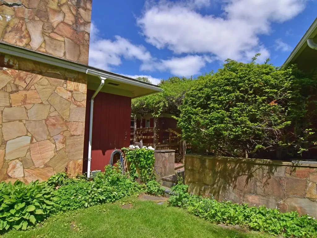 33 Summit Ridge Burlington VT 05401
