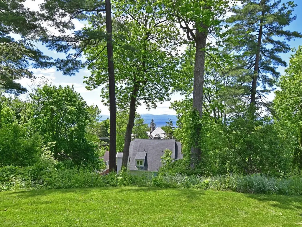 33 Summit Ridge Burlington VT 05401