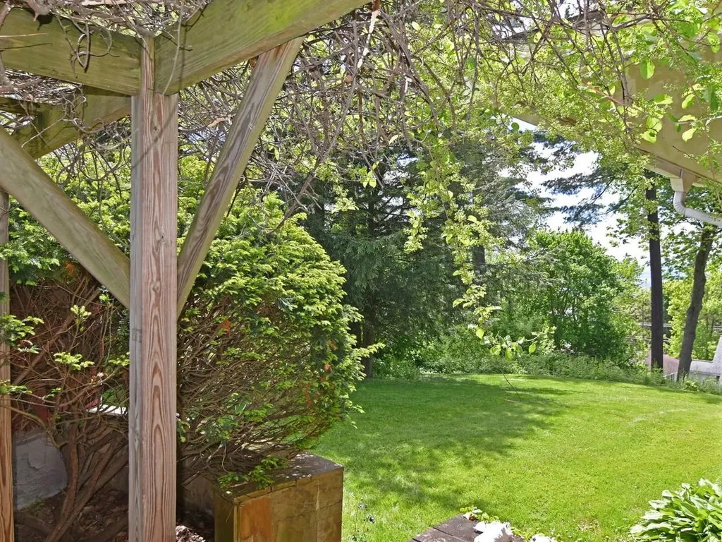33 Summit Ridge Burlington VT 05401