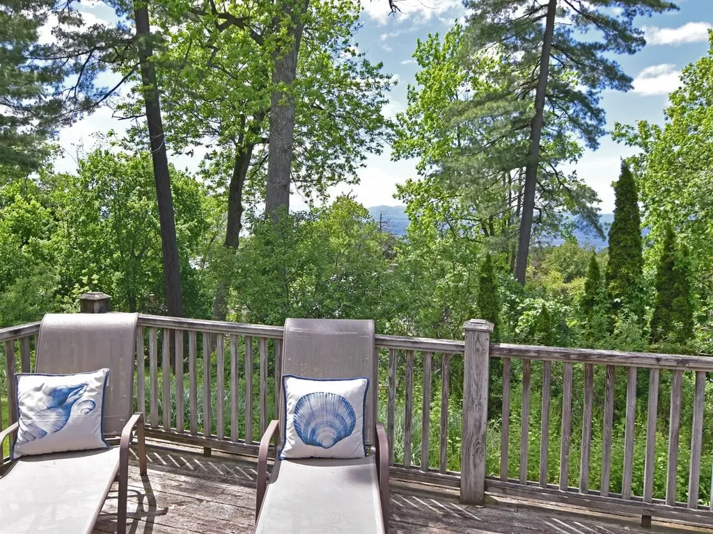 33 Summit Ridge Burlington VT 05401
