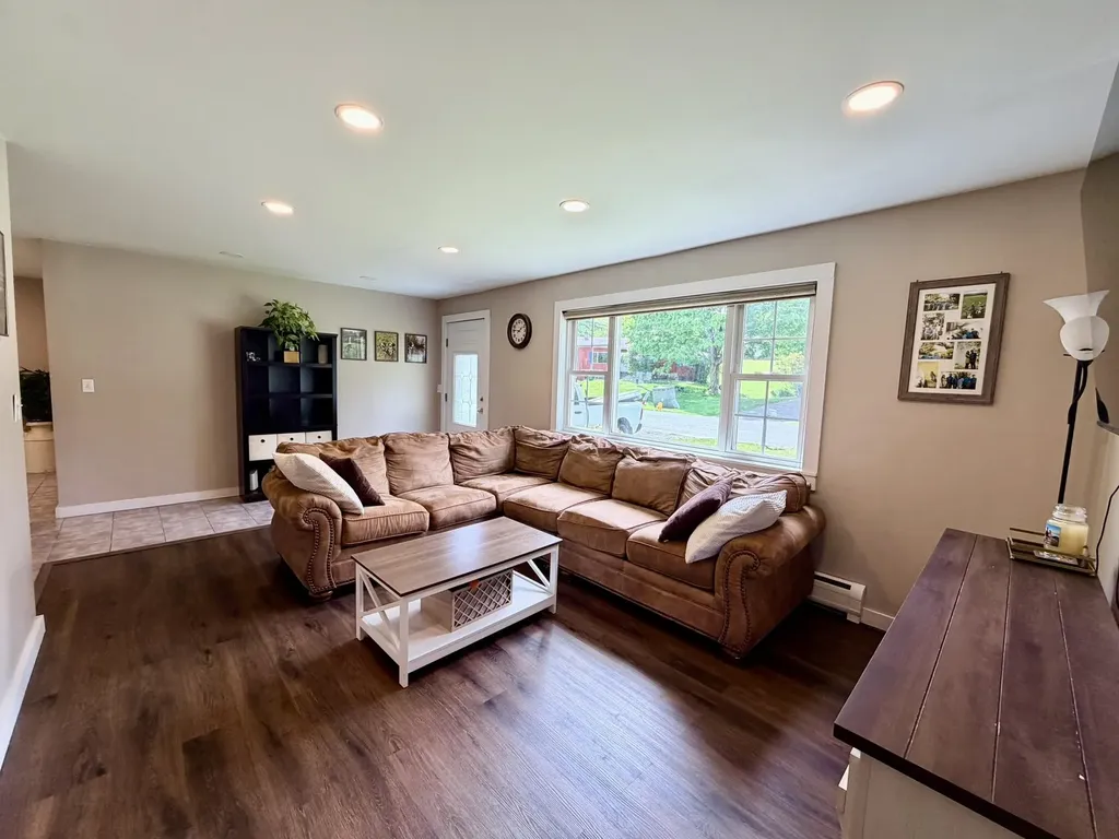 13 Scottsdale Road Newport City VT 05855