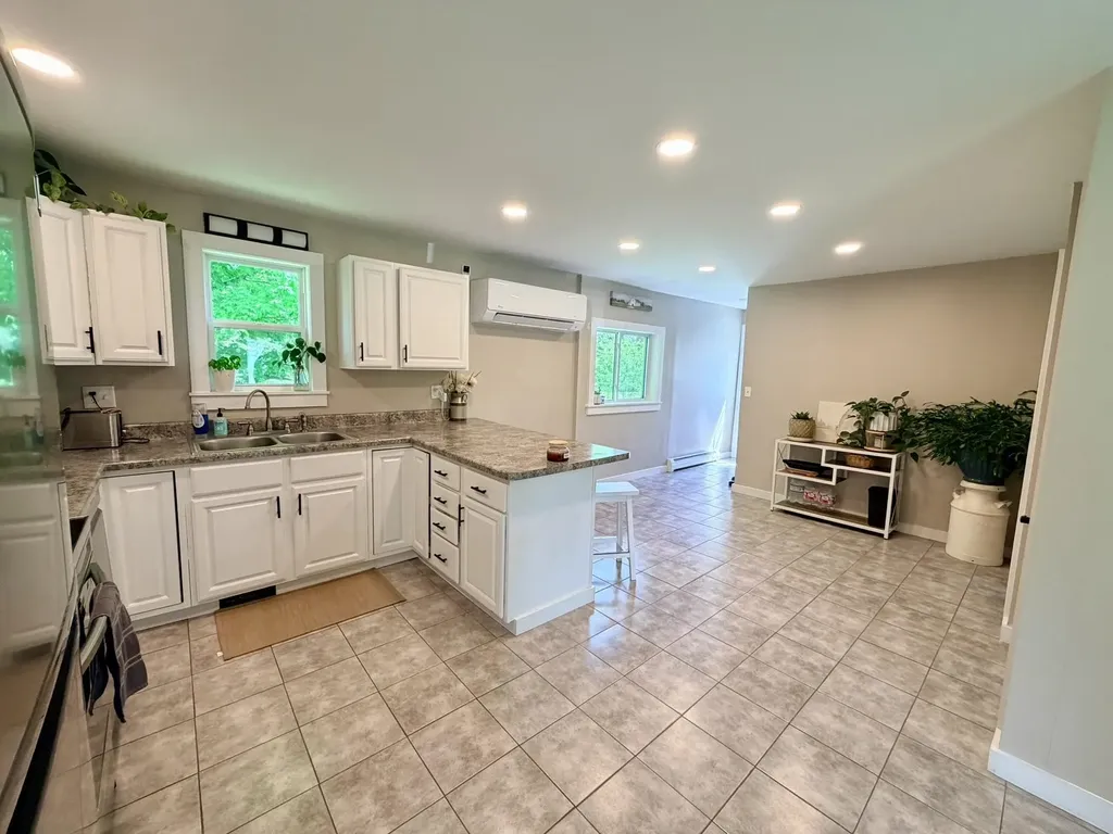 13 Scottsdale Road Newport City VT 05855