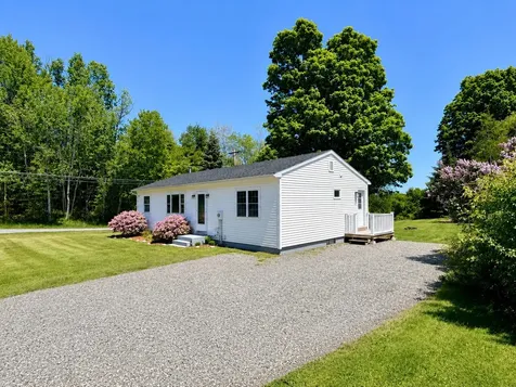 13 Scottsdale Road Newport City VT 05855