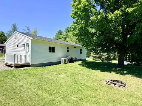 13 Scottsdale Road Newport City VT 05855