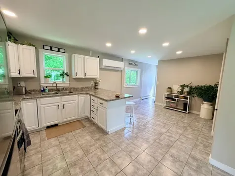 13 Scottsdale Road Newport City VT 05855