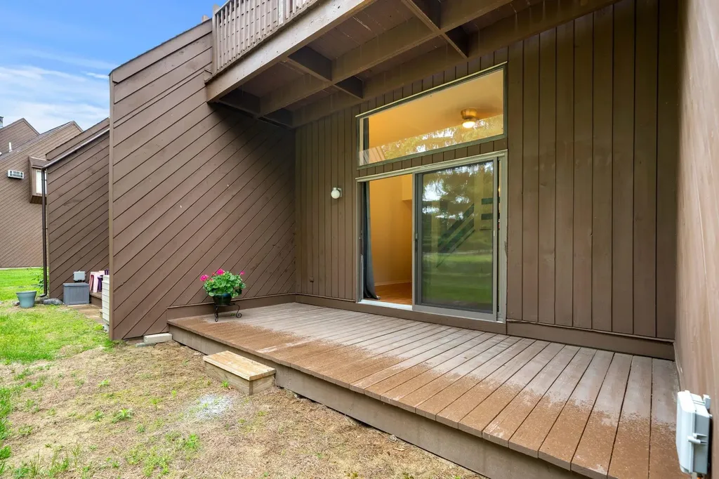 52 Spring Cove Road Nashua NH 03062