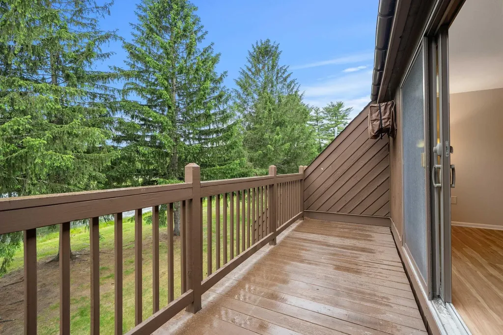 52 Spring Cove Road Nashua NH 03062