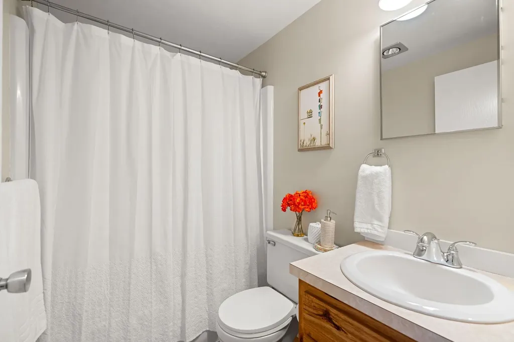 52 Spring Cove Road Nashua NH 03062