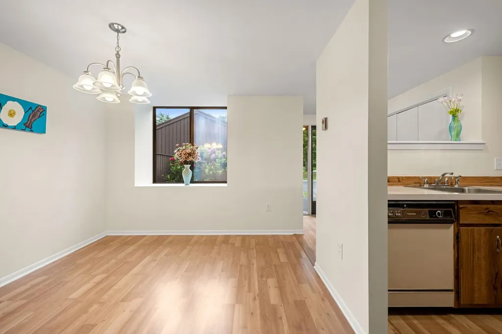 52 Spring Cove Road Nashua NH 03062