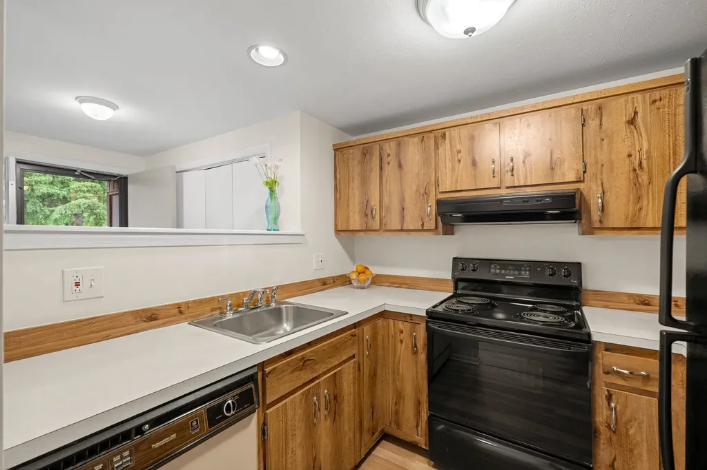 52 Spring Cove Road Nashua NH 03062