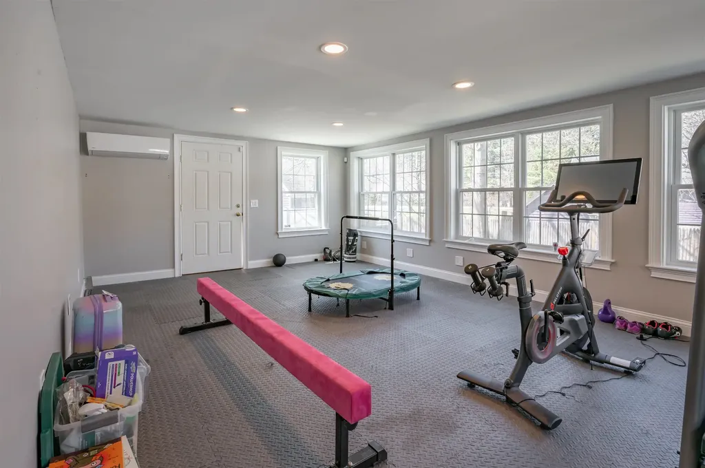 8 Ferncroft Drive Nashua NH 03063