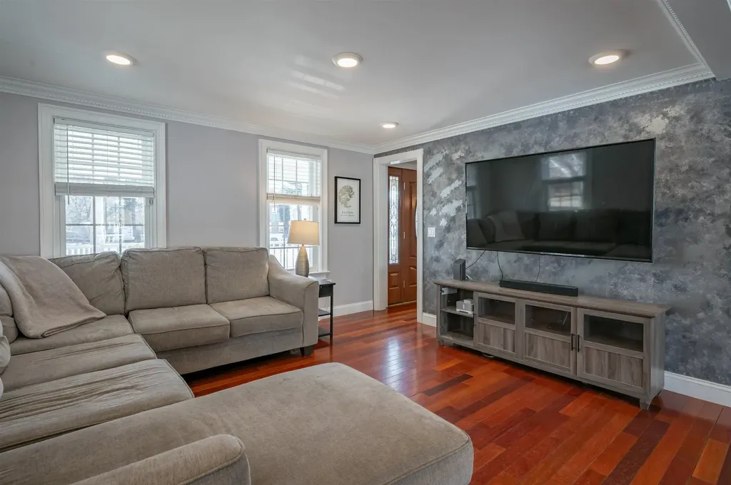 8 Ferncroft Drive Nashua NH 03063