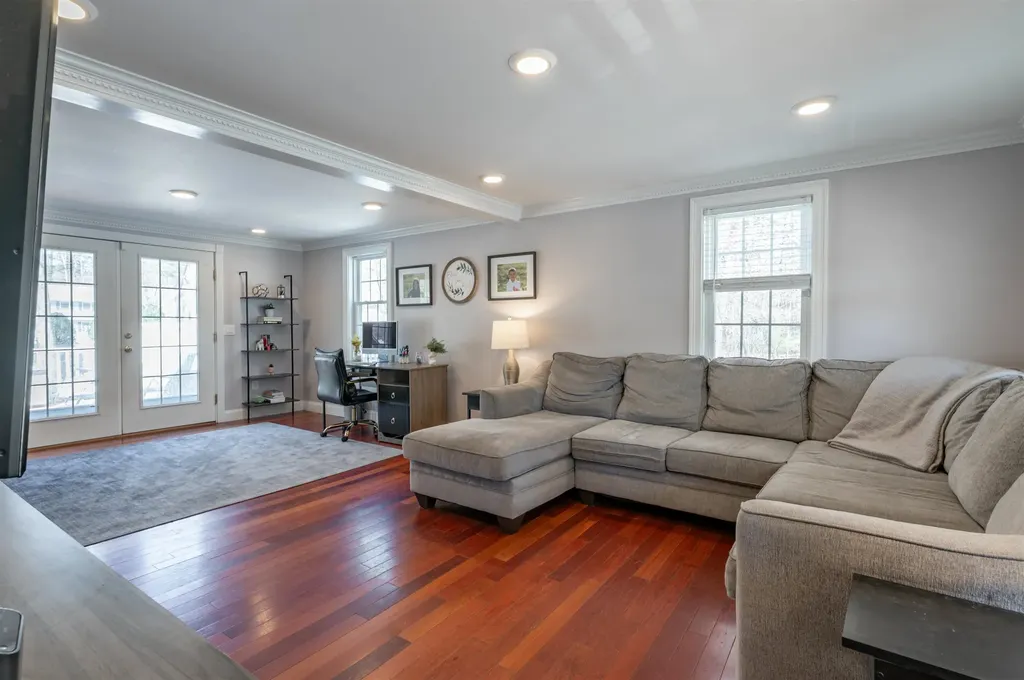8 Ferncroft Drive Nashua NH 03063