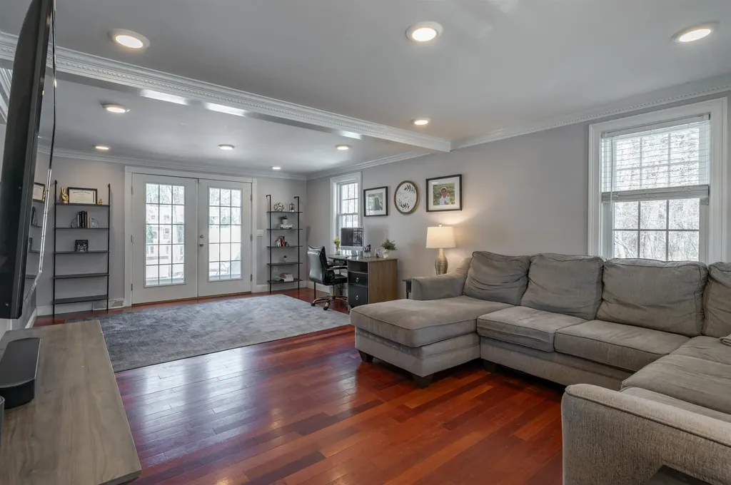 8 Ferncroft Drive Nashua NH 03063