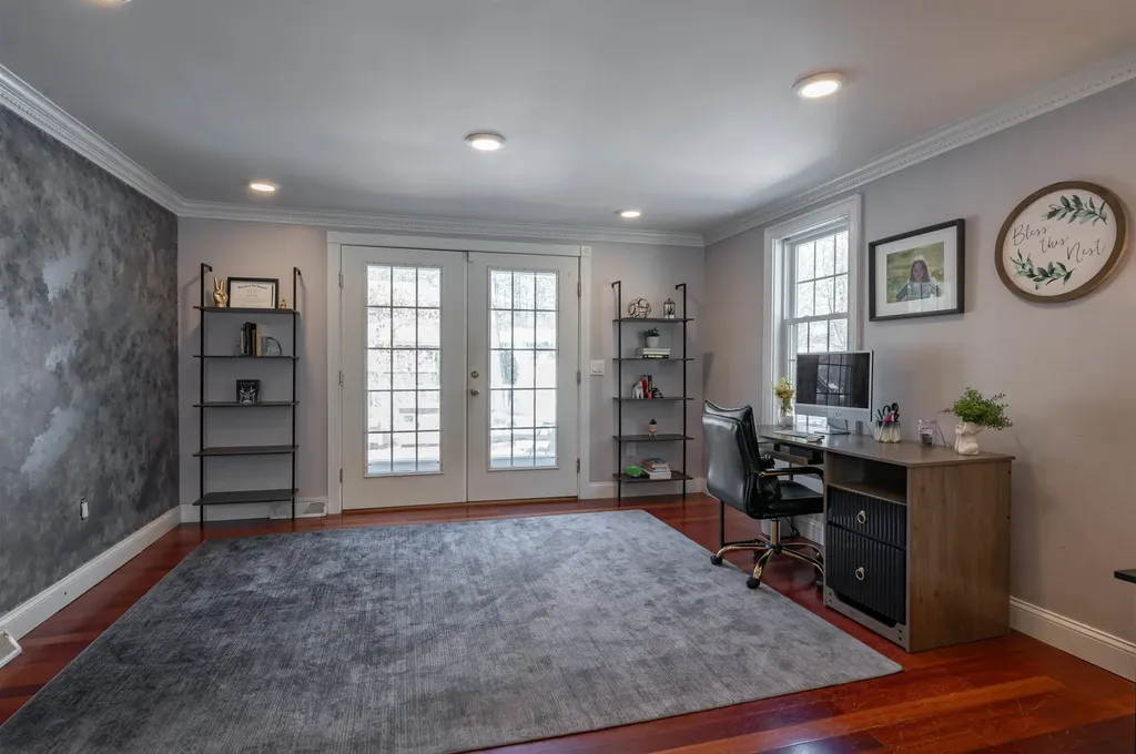 8 Ferncroft Drive Nashua NH 03063