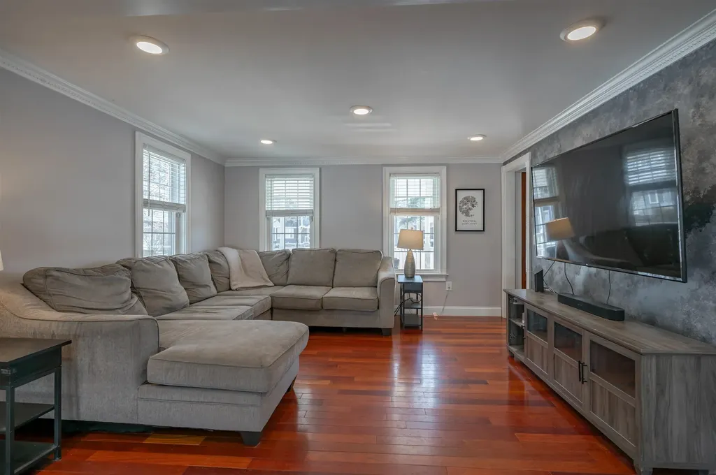 8 Ferncroft Drive Nashua NH 03063