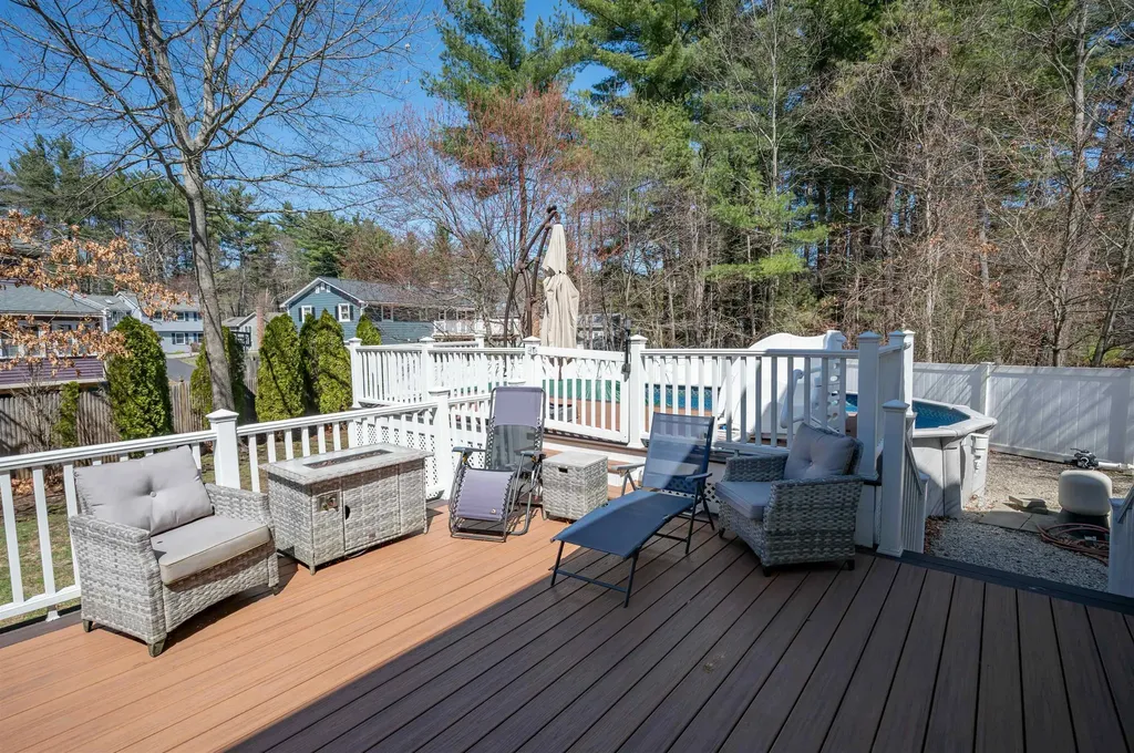 8 Ferncroft Drive Nashua NH 03063