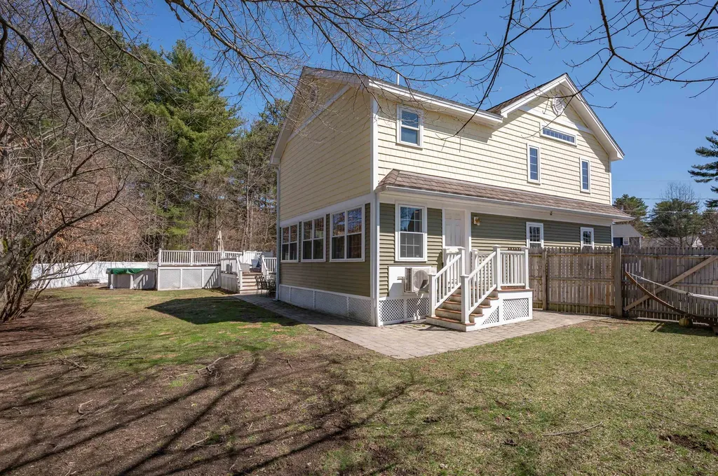 8 Ferncroft Drive Nashua NH 03063