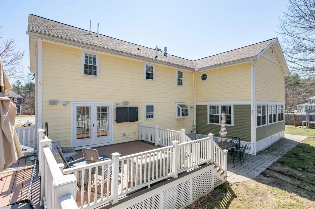 8 Ferncroft Drive Nashua NH 03063