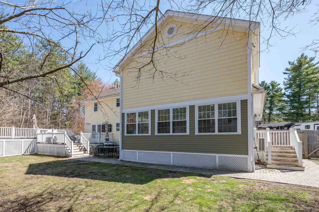 8 Ferncroft Drive Nashua NH 03063