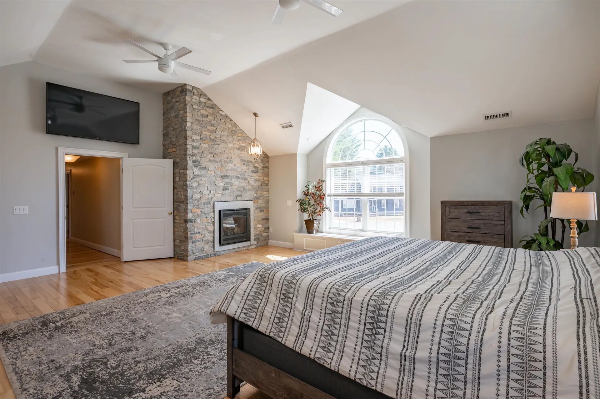 8 Ferncroft Drive Nashua NH 03063