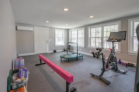 8 Ferncroft Drive Nashua NH 03063