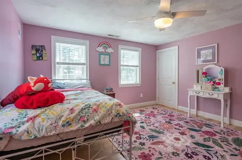 8 Ferncroft Drive Nashua NH 03063