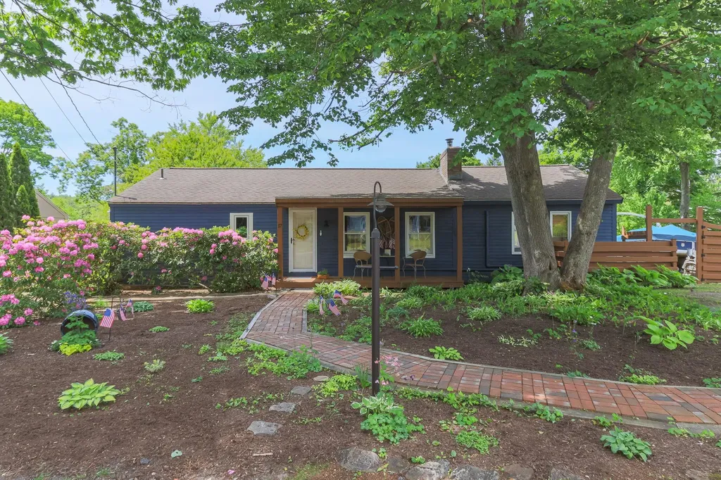 17 Island Pond Road Hampstead NH 03841