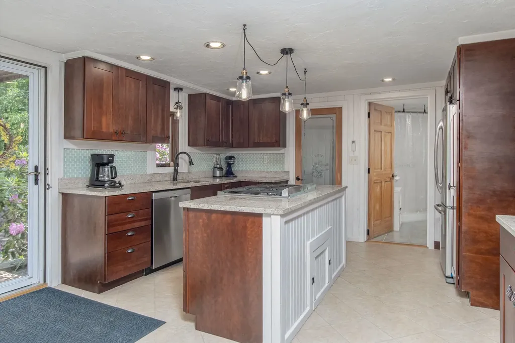17 Island Pond Road Hampstead NH 03841