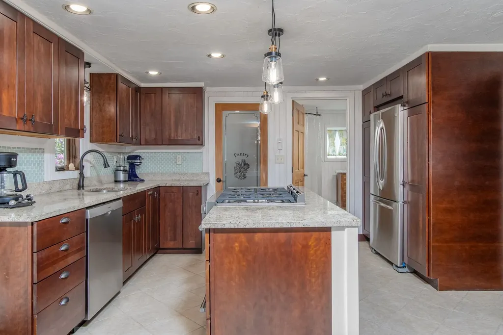 17 Island Pond Road Hampstead NH 03841