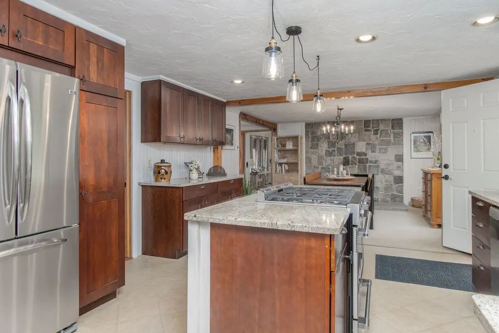 17 Island Pond Road Hampstead NH 03841