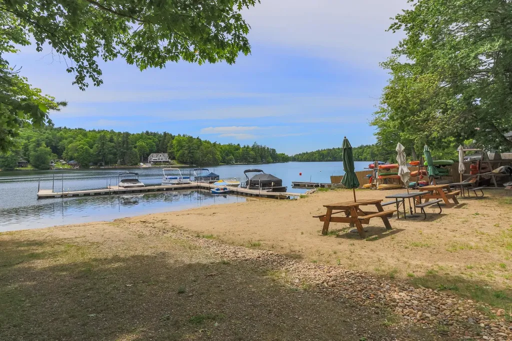 17 Island Pond Road Hampstead NH 03841