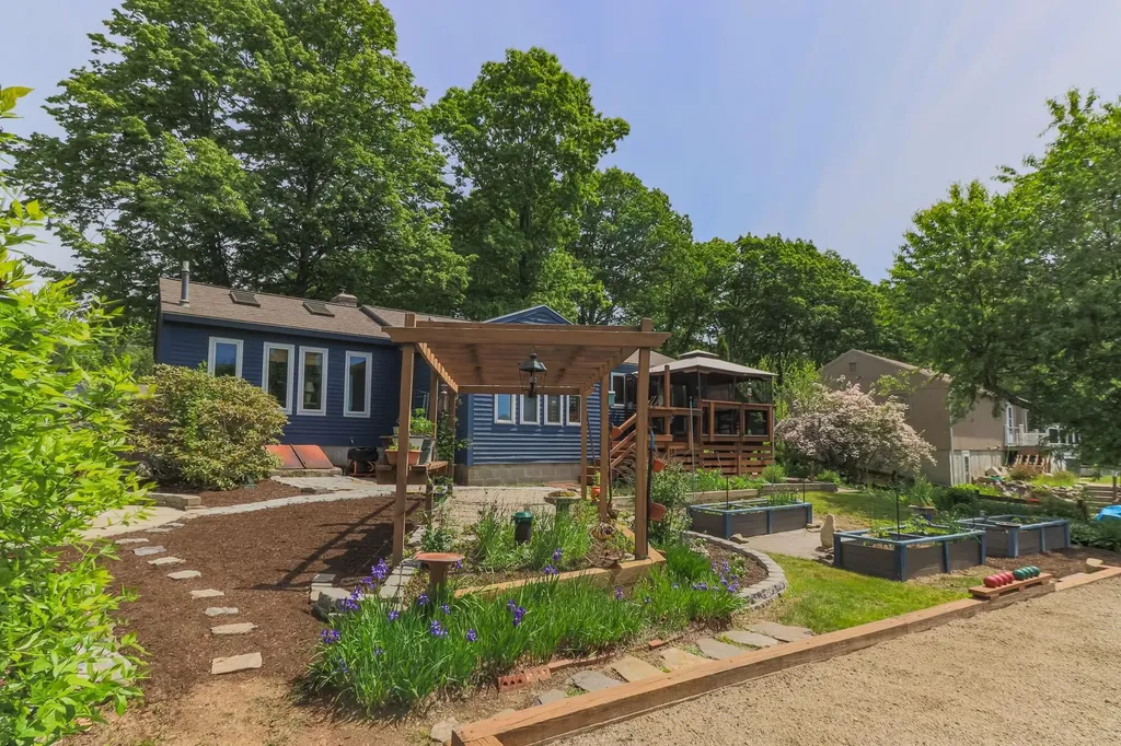 17 Island Pond Road Hampstead NH 03841
