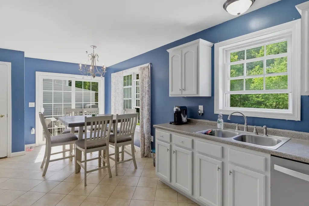 55 Melendy Road Hudson NH 03051