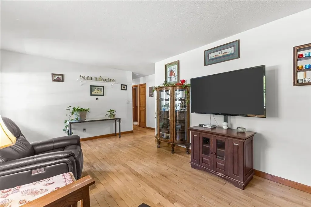 34 Margaret Street Essex VT 05452