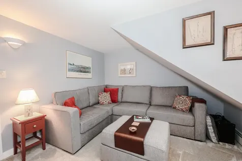 749 Maple Street Manchester NH 03104