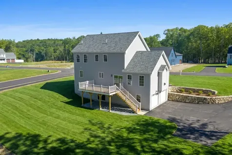 10 Blaisdell Court Raymond NH 03077