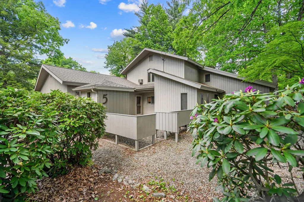 5 Birch Hill Drive Nashua NH 03063