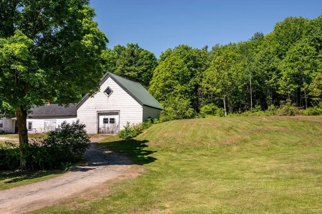 20 Maple Street Barnstead NH 03225