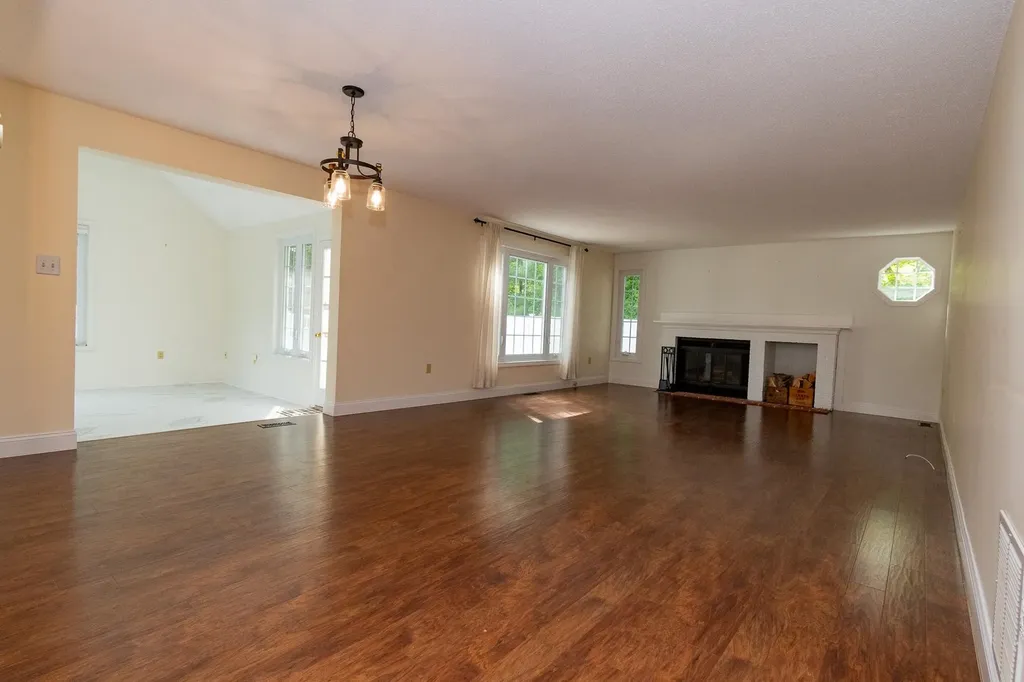 152 Straw Hill Road Manchester NH 03104