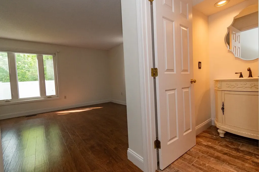 152 Straw Hill Road Manchester NH 03104