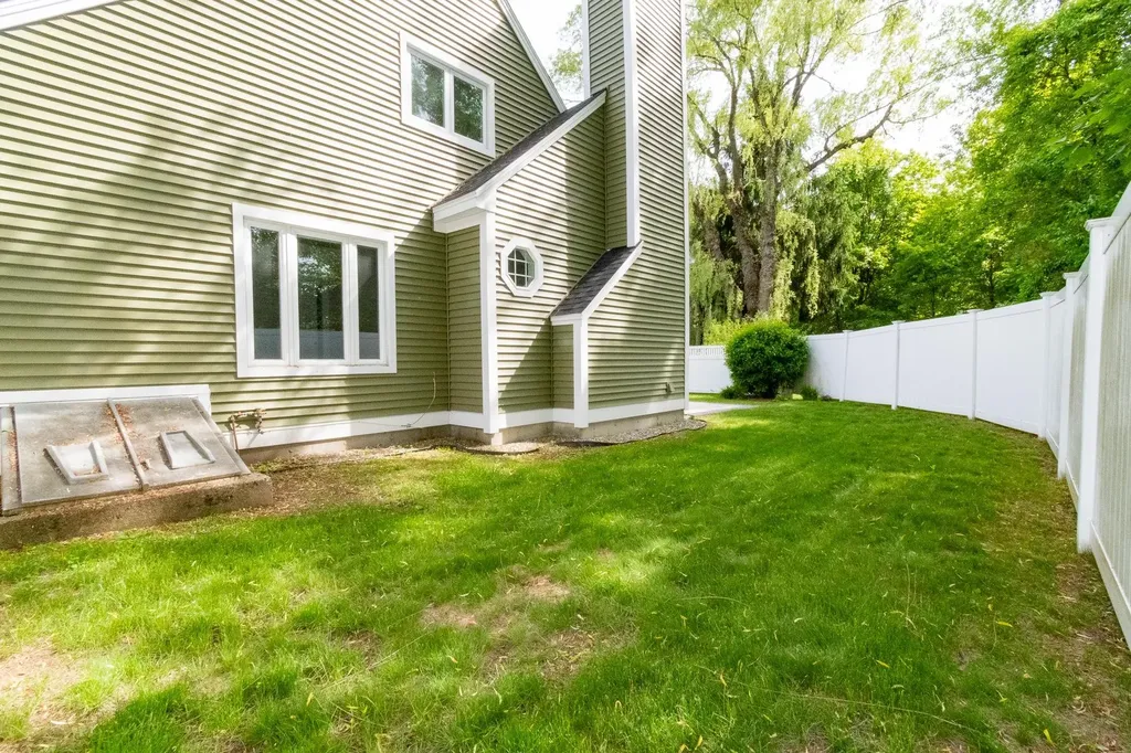 152 Straw Hill Road Manchester NH 03104