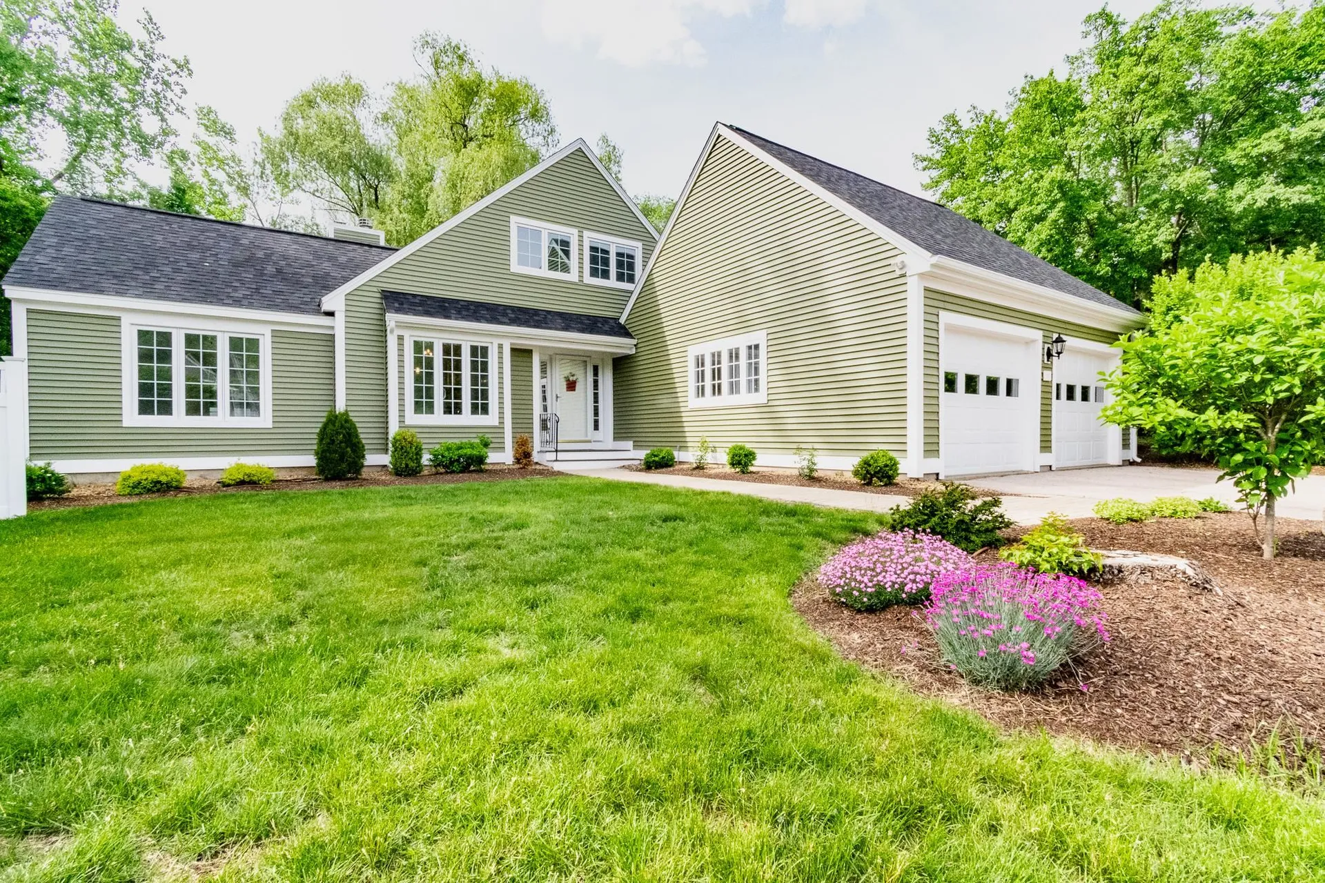 152 Straw Hill Road Manchester NH 03104