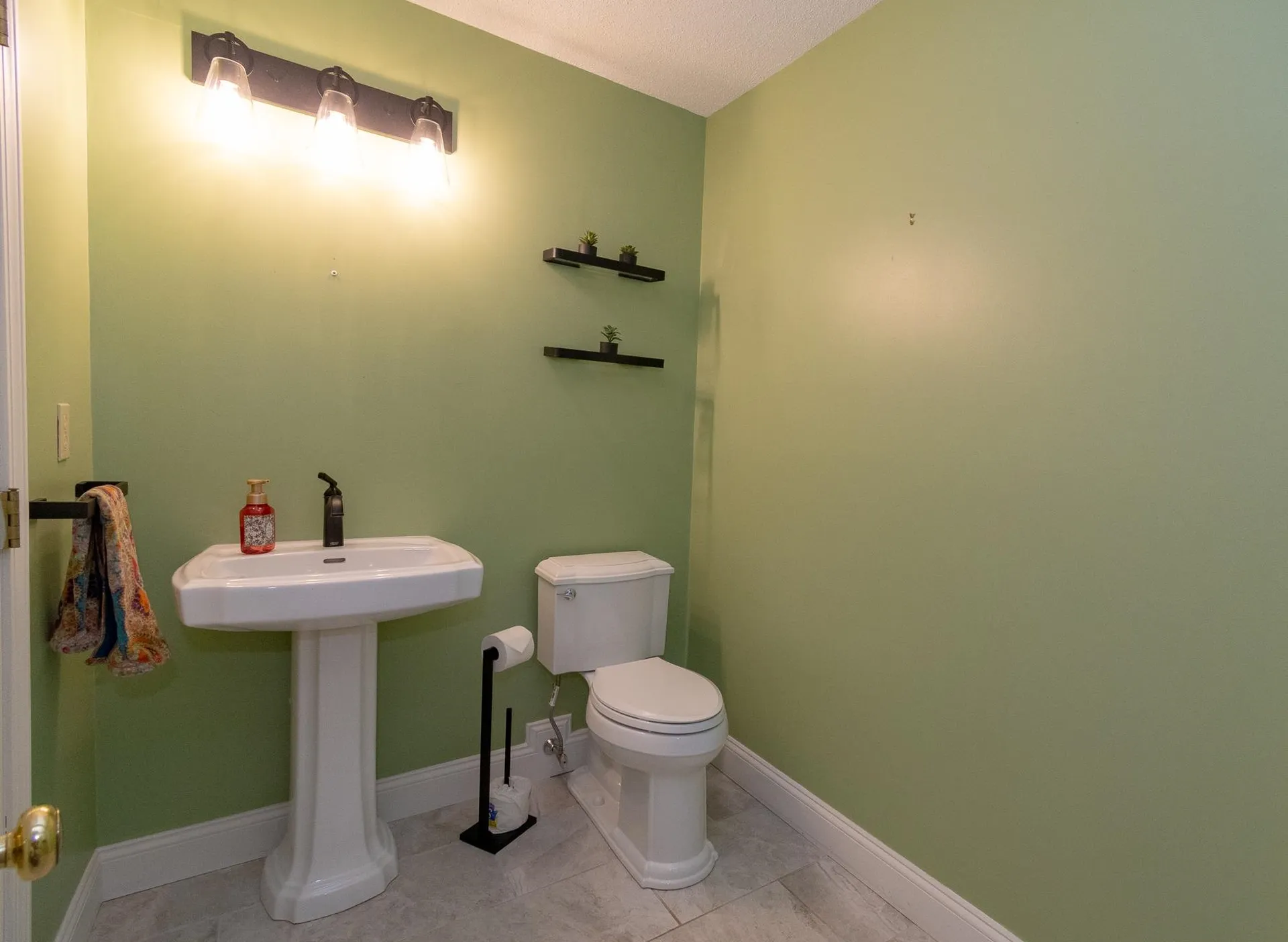 152 Straw Hill Road Manchester NH 03104